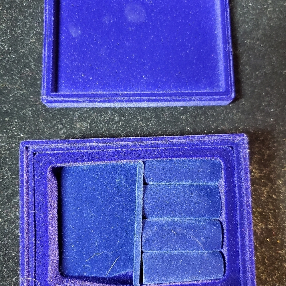 Silver & Blue Velvet jewelry box - Picture 5 of 13